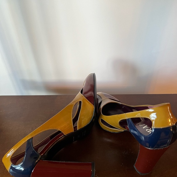 NWT Prada Patent Leather Colorblock Pattern Pumps - Picture 10 of 11
